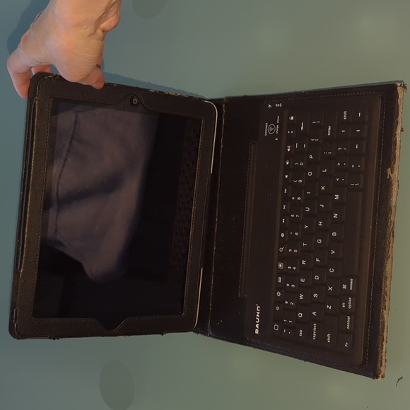 Apple iPad Tablet 32GB Model A1219 1st Gen WiFi with Keyboard – Used Condition - Picture 2 of 10